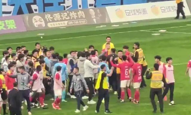  法国足协新规严打赛场暴力行为